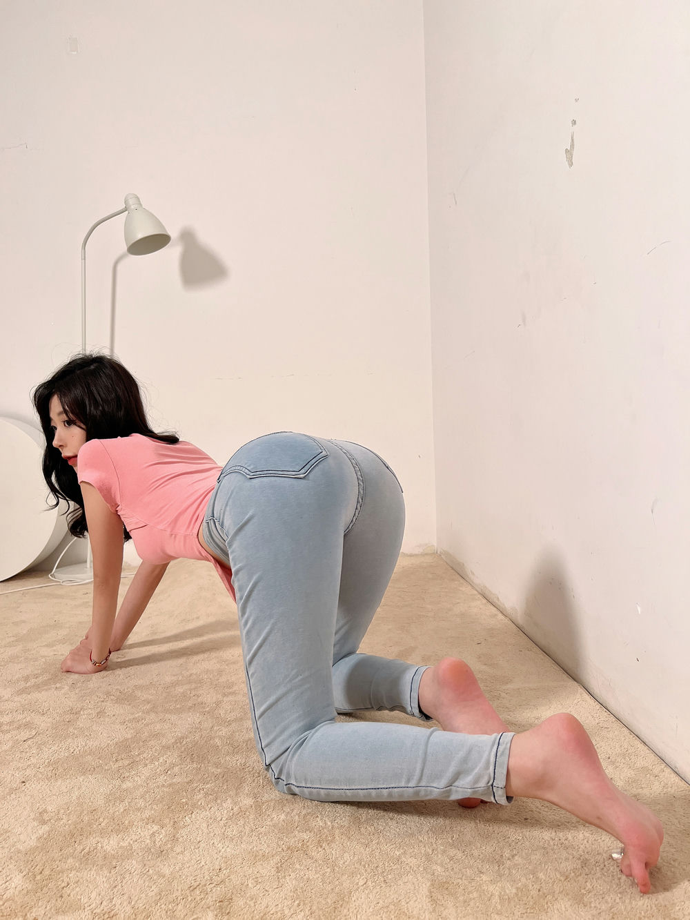 [百度网盘] 陈妮妮UNI - 牛仔短裤外的身材 [11P/49M]