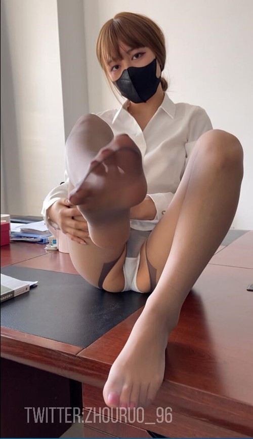 [百度网盘] 若若老师-办公室灰色丝袜 (原版)[1V/2.3G]