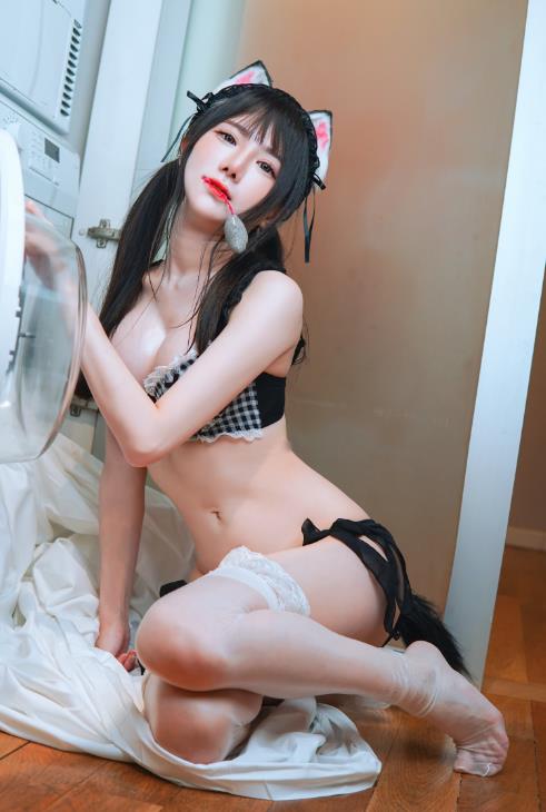 23062601  Sally Dorasnow - Black Cat OC   29P-181M