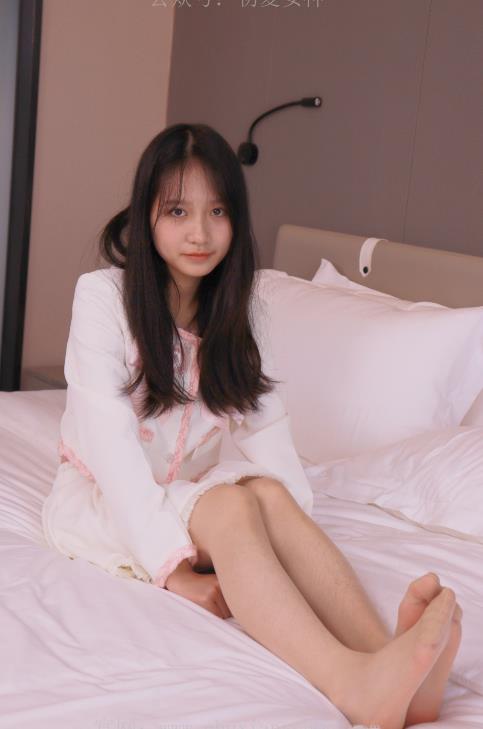 23081909  初夏女神 - 沙沙~S码粉白色套搭配小白鞋  204P+1V-2.56G