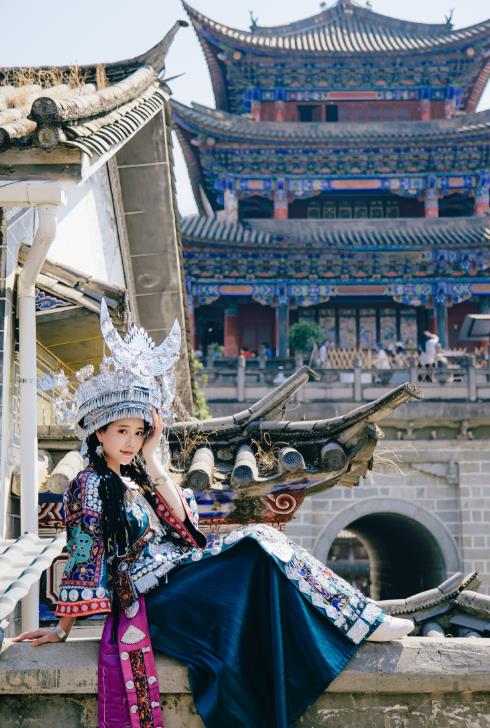 23071603  年年 - 苗疆少女  50P-319M