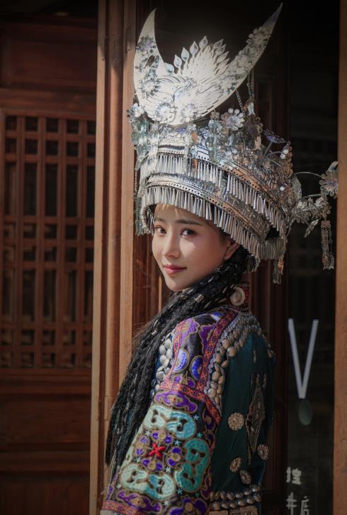 23071603  年年 - 苗疆少女  50P-319M