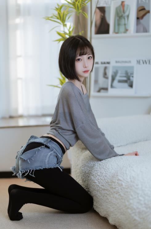 23082103  许岚LAN - 半透毛衣  40P-568M