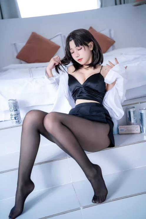 23101409   蓝小沂kiki - 黑丝OL制服  36P-5M