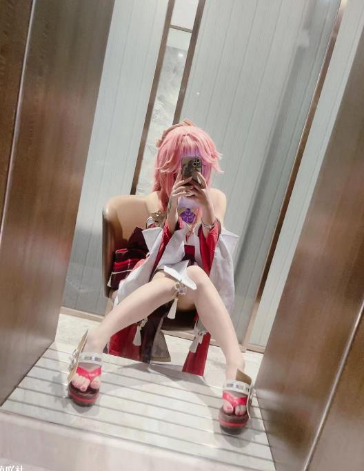 23102805  kitty不吃鱼 - 金主的日常 247P+61V-788M