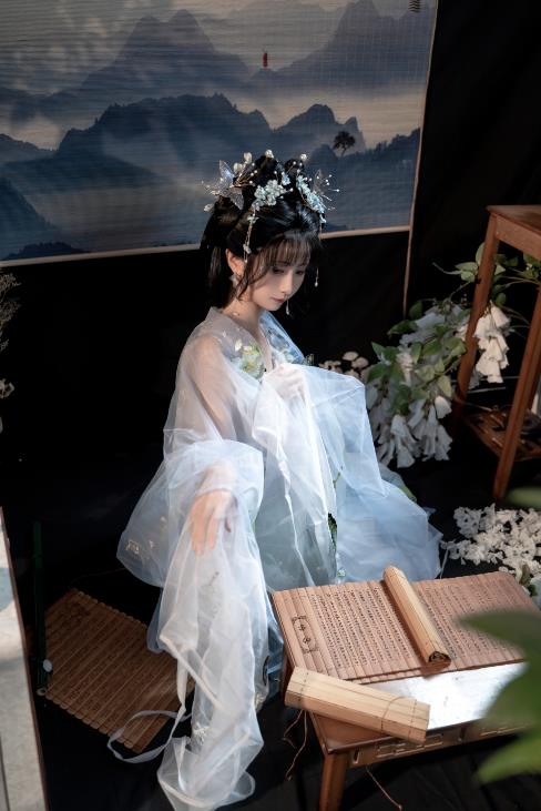 23111206  花音栗子  - 苍梧瑶 61P+2V-1.99G