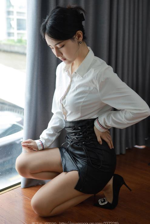 23122202  [IESS异思趣向] 小宝 - 不开灯的房间  77P-74M