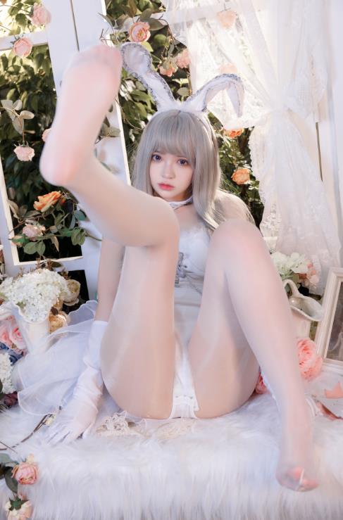 23122916  疯猫ss - 纯白绒绒兔   40P+2V-587M