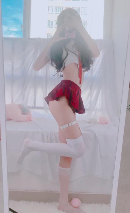 23122418  灵儿无内鬼 - 红色百褶裙  71P-197M