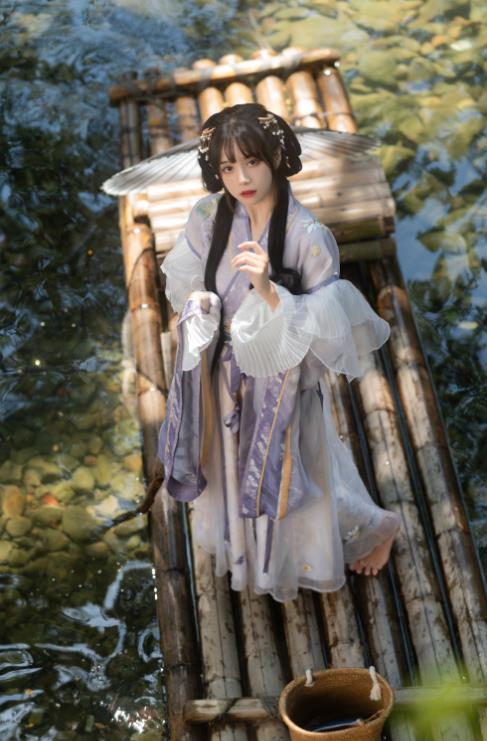 24013104  贰加六 - 泛舟记   43P-456M