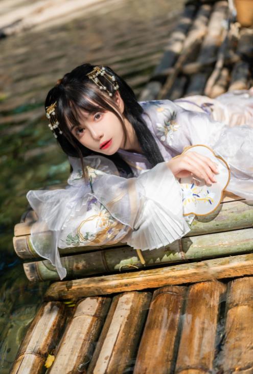 24013104  贰加六 - 泛舟记   43P-456M