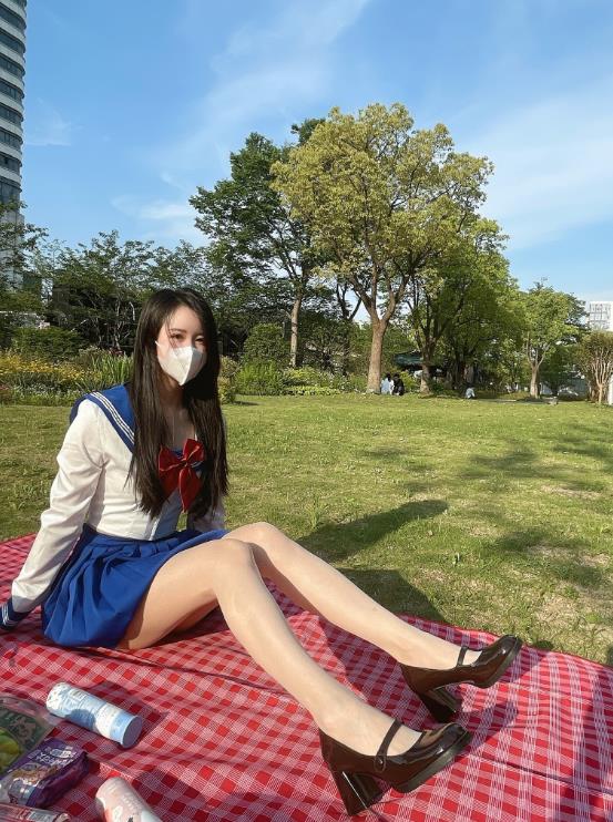 24010306  July芝岚 - 户外野餐   59P-108M