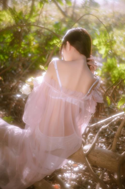 24021802  萌芽儿o0 - 林中少女  30P-655M