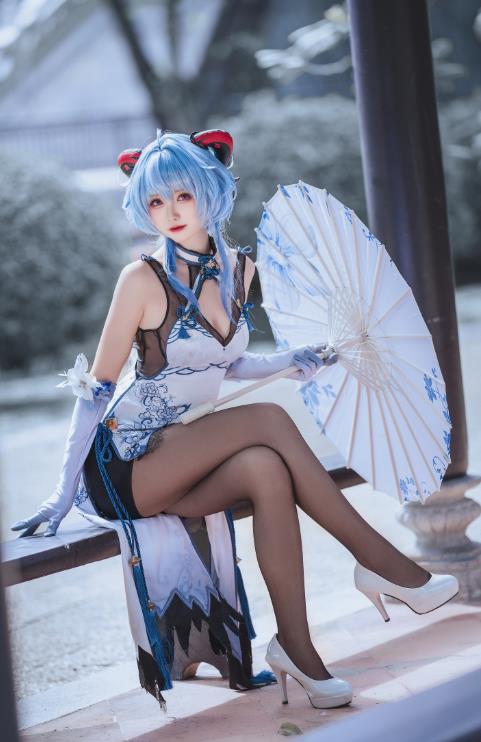 24033103  大大卷卷小卷 - 原神甘雨 旗袍  18P-83M