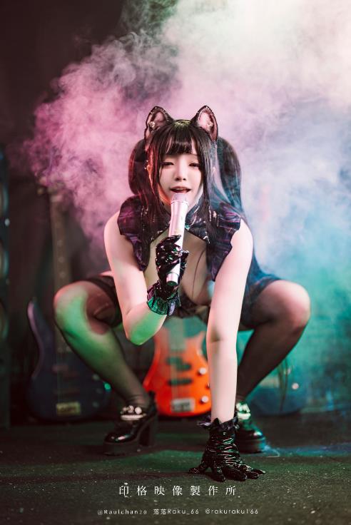 24031209  落落Raku - 僕らのLIVE 君とのLIFE   40P-464M