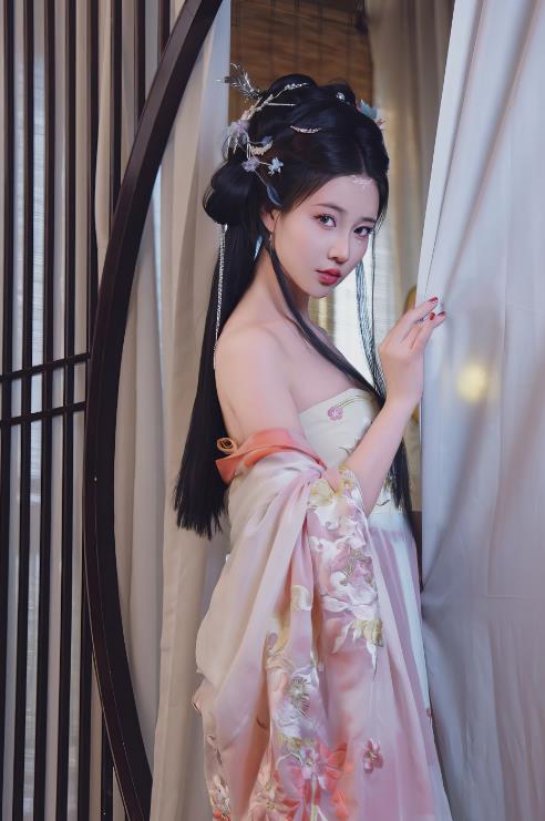 24031612  年年 - 霓裳  50P-205M