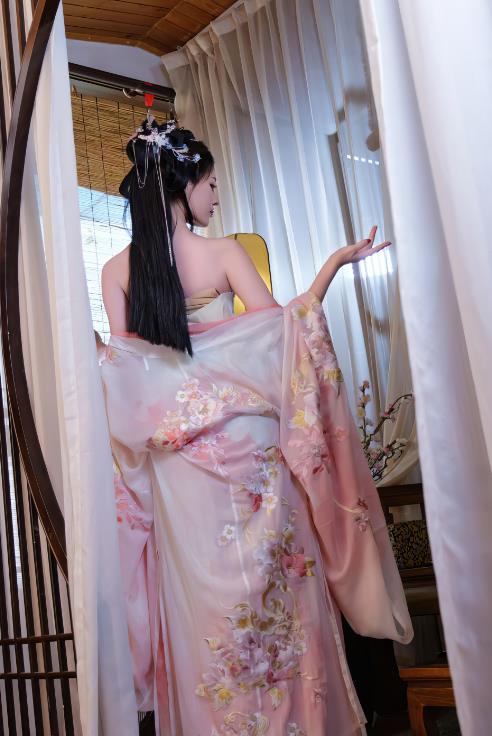 24031612  年年 - 霓裳  50P-205M