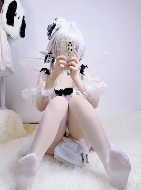 24042405  伊喵君_Nya - 碧蓝航线 小光辉  19P-70M