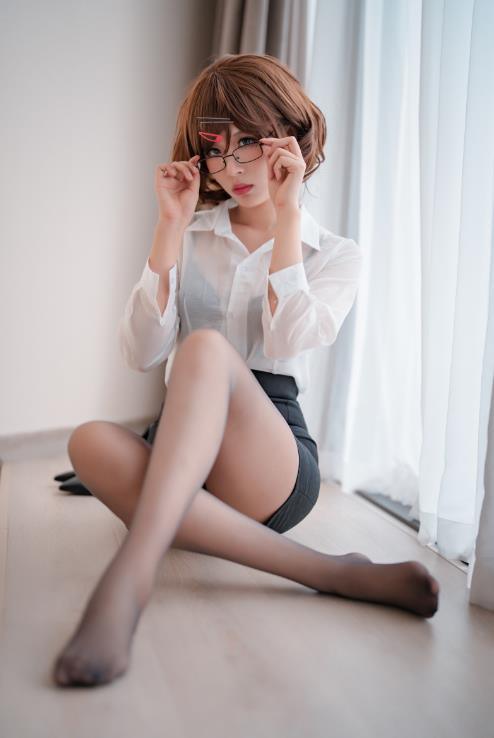 24042401   轩萧学姐 - 円香ol   22P-56M