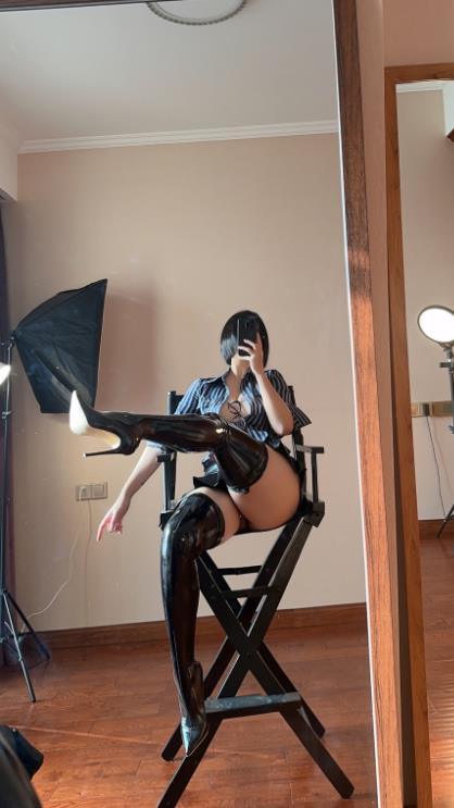 24041012  俏妞qiaoniuTT - 战神皮靴  16P-62M