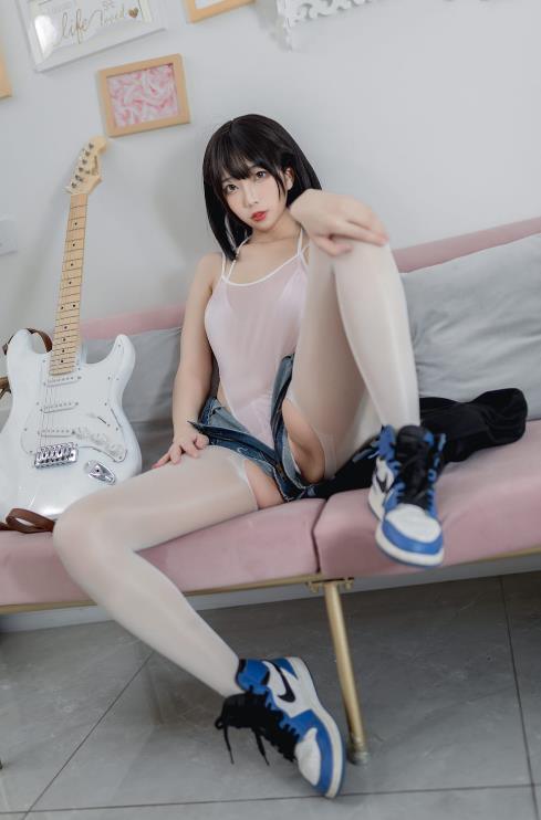 24051910   杏仁曲奇 - 升玖吉他姐姐  45P-145M