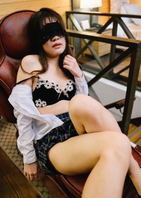 24051018  雪莉学妹 -  学长你什么时候才会来呢 90P+1V-840M