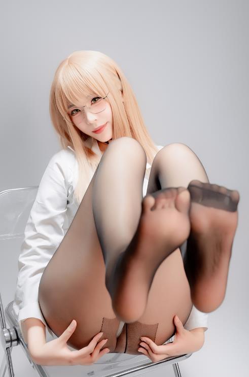 24062916   轩萧学姐 - 艾玛皮裙黑丝OL美腿诱惑  176P+2V-825M