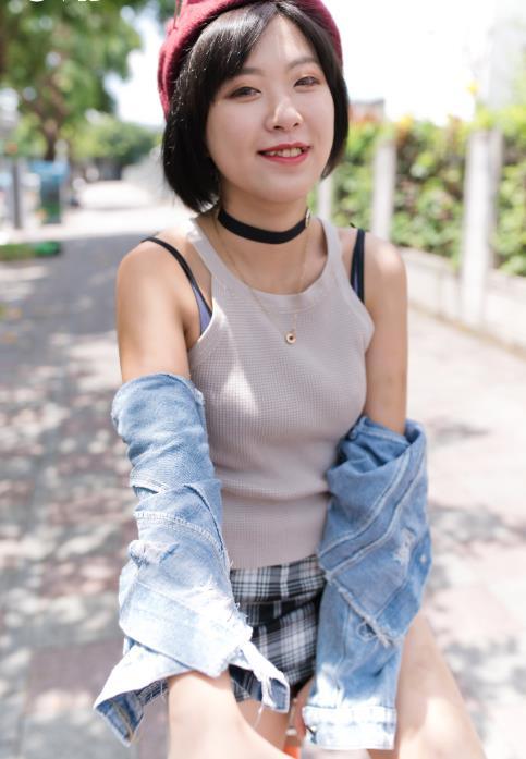 24061201   单车女孩猫猫 穿迷你短裙学骑脚踏车 47P+1V-910M