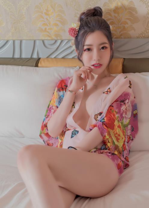 24062509 璃奈酱 6套合集 859P+3V-6.87G