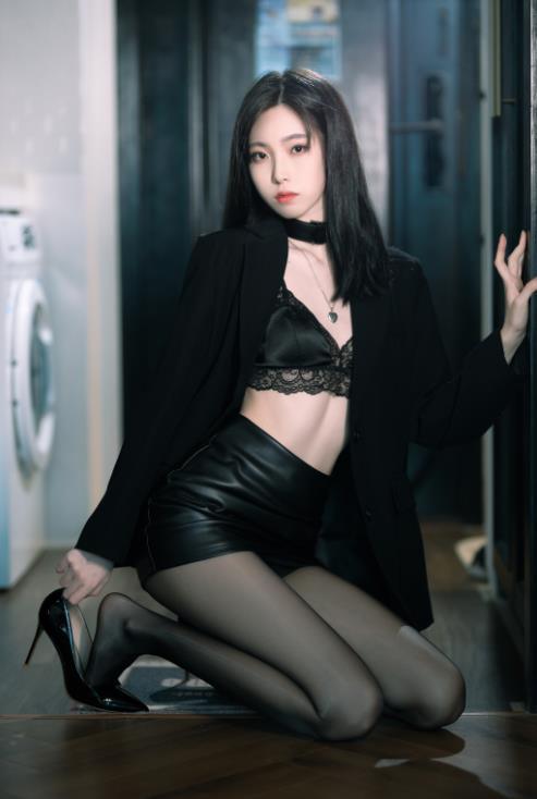 24072409  许岚LAN - 黑丝西装  40P-778M