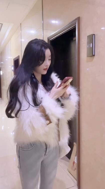 24081816 杨晨晨 定制剧情合集 13V-20.6G