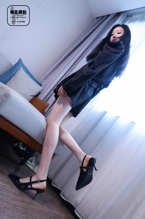 24081117   御足摄影 - 酒店学妹包臀裙高跟鞋裸足足秀 75P+1V-1.35G