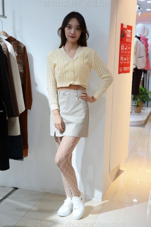 24082302   [初夏女神] - 依依~温文尔雅 可爱短裙网袜  140P+1V-1.01G