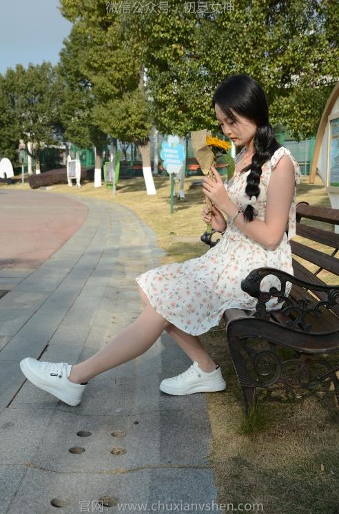 24082301  [初夏女神] - 双双 迎春碎花裙 140P+1V-1.1G