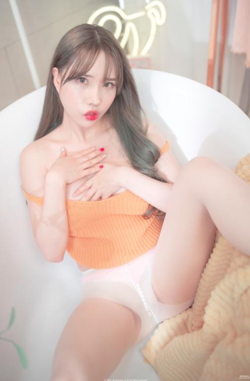 24092904   [Photochips]  Eunha  106P-362M