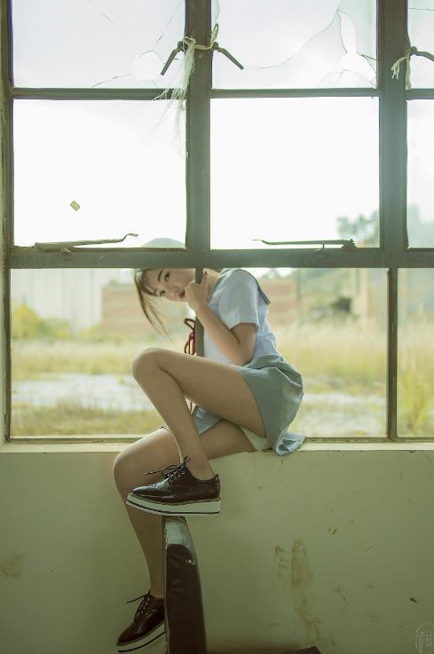 24101204   小何童鞋 31套合集  382P+7BV-6.23G