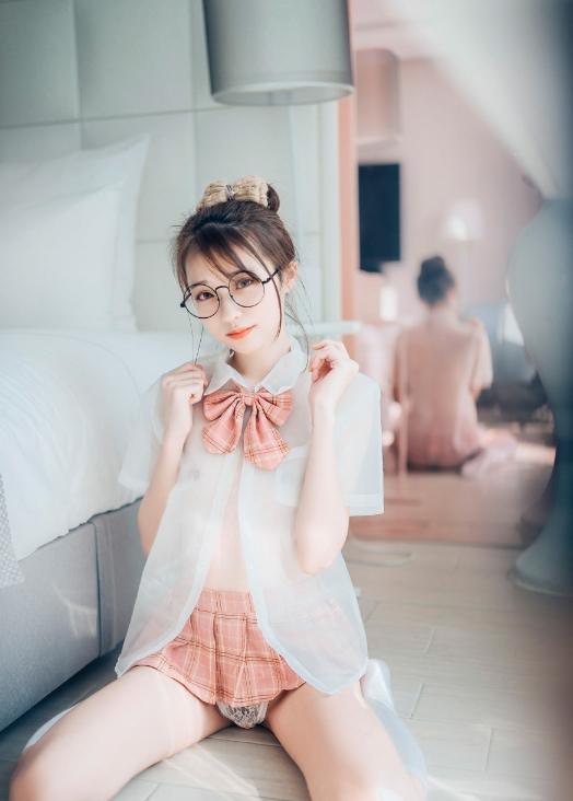 24100620   妍妍 Angel - 女孩在trasmart制服與眼鏡  155P-69M