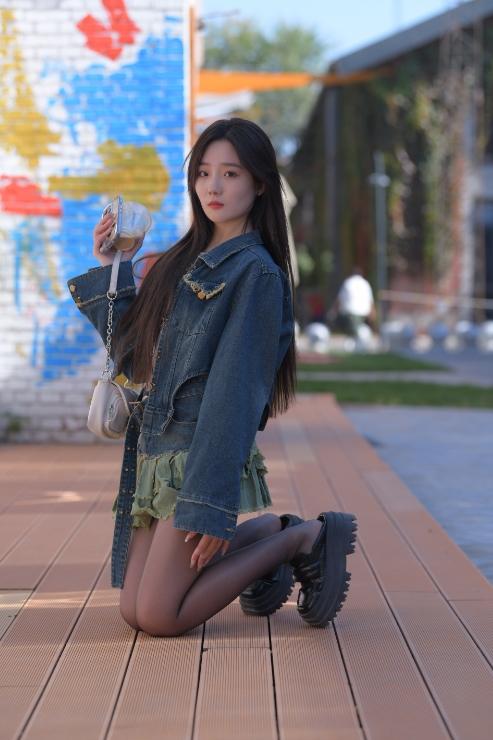 24100913   雾见星野 - 超短裙油亮黑丝 750P-1.7G