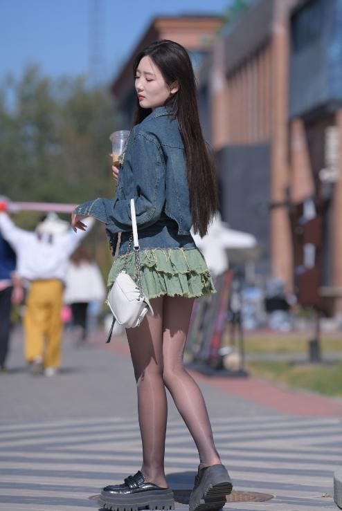 24100913   雾见星野 - 超短裙油亮黑丝 750P-1.7G