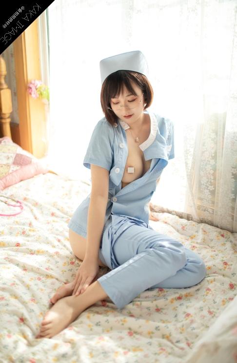 24110303  会拍照的咔咔 劳小白 10套合集  133P+3V-936M