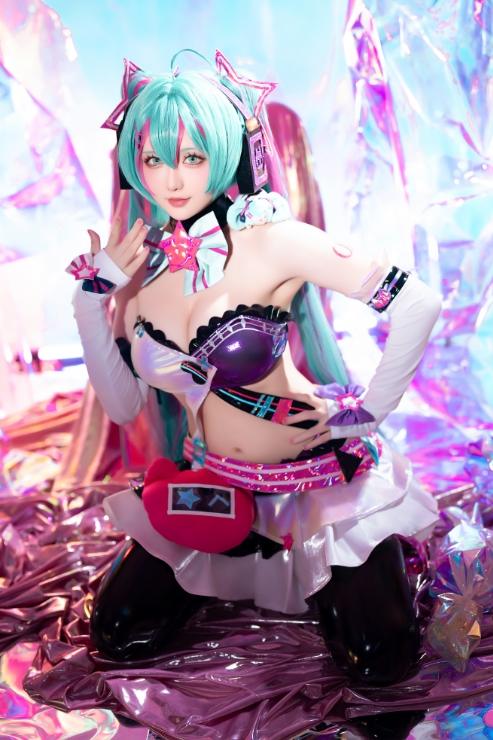 24111707  星之迟迟 - 2024年07月计划B Miku初音未来 喵斯快跑 73P+1V-2.75G