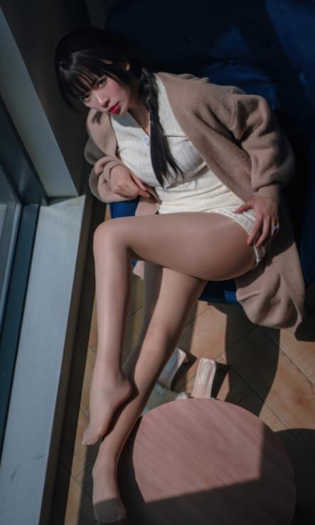 24123106  轩萧学姐 - 肉丝家妻 70P-555M