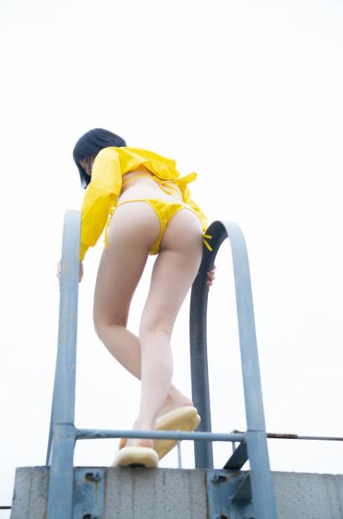 24123117   一只小栗奈 - 天台雨衣  169P+1V-978M