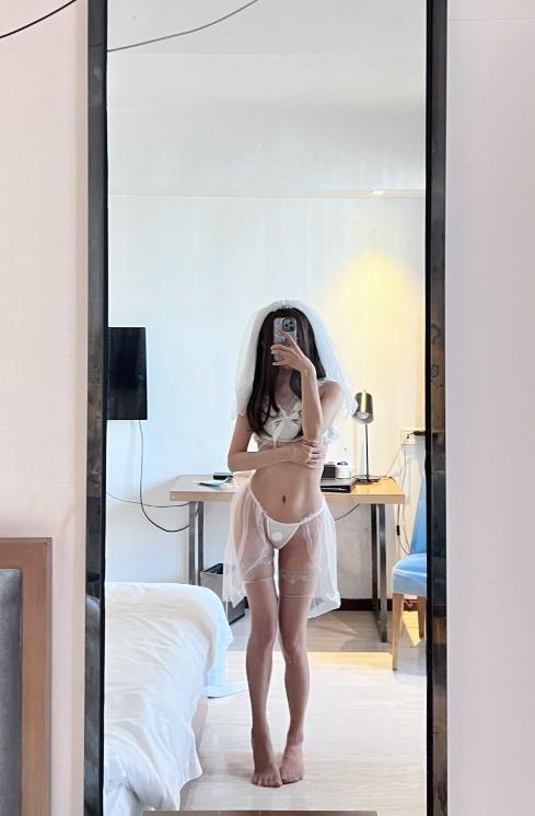 24122201  51酱 - 婚纱 33P+3V-221M