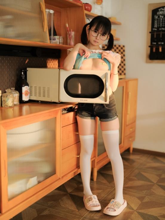 25012509  幼水铃衣 - 你的电子女友 35P-576M