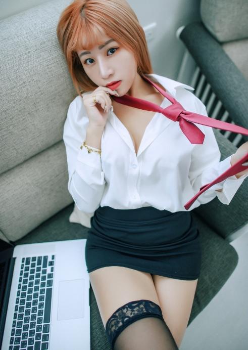 25022611  艾玛 - 可爱女同事 116P+1V-518M