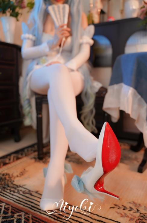 25020913  铃木美咲(Misaki Suzuki) - 美脚的赐福（初音粉蝶花精灵篇） 16P+2V-2.34G