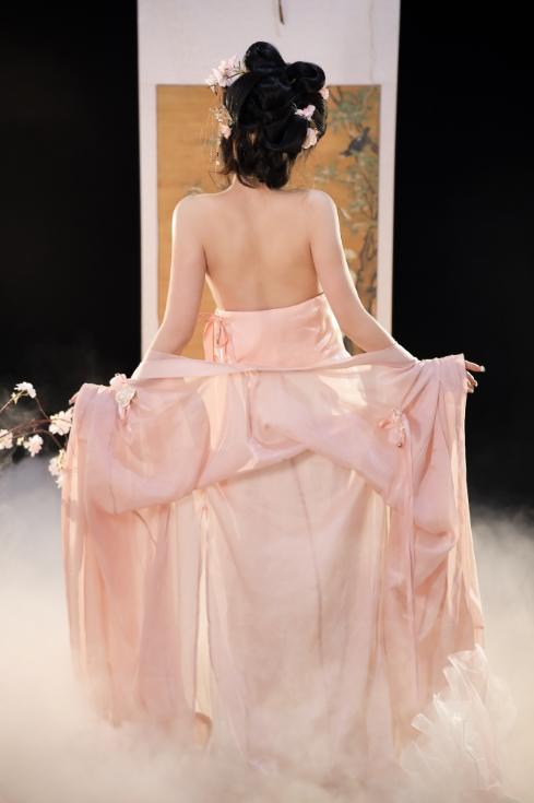 25030718  桃暖酱 - 入梦 60P-556M