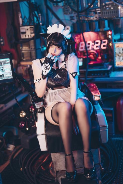 25041218  落落Raku – FutureTone 51P-589M