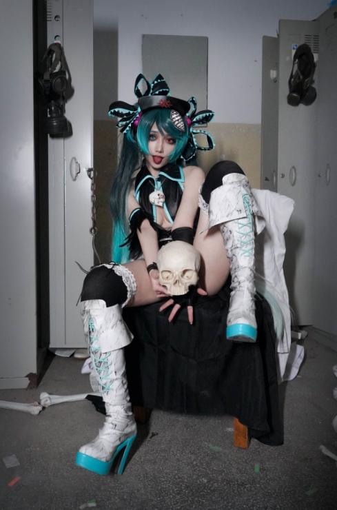 25040912  絞肉姬Walküre - 骸音·囚人与纸飞机 44P-154M